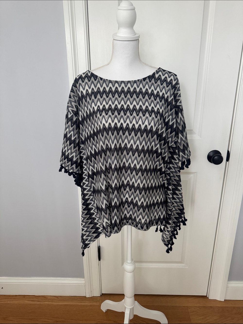 Chevron Lightweight Poncho Top in Black and White